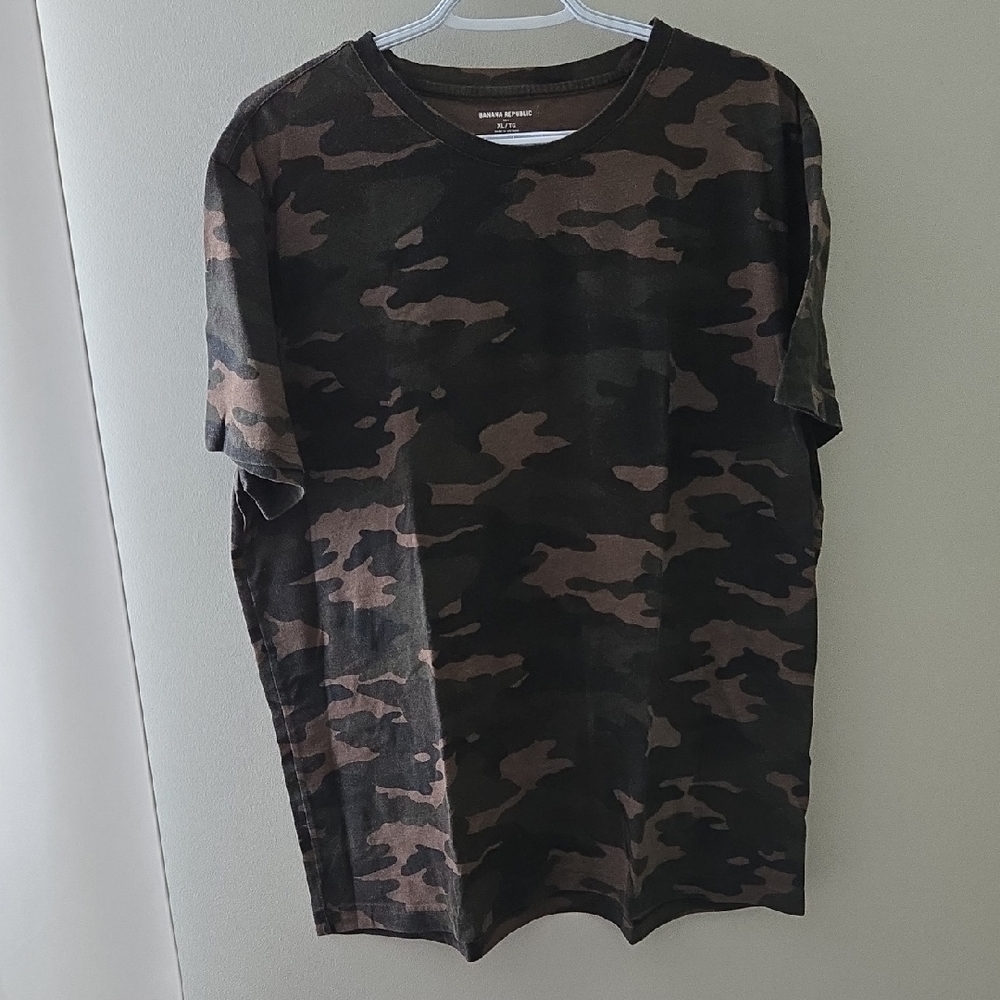 Banana Republic Men's Short Sleeve Camouflage Tee